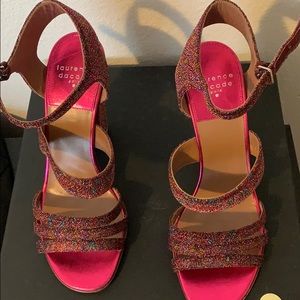 Beautiful Fuchsia color gently use. 4” heights